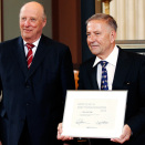11 June: King Harald presents the King Olav V's Cancer Research Award 2012 to Professor Claes Göran Tropé (Photo: Erlend Aas / NTB scanpix)